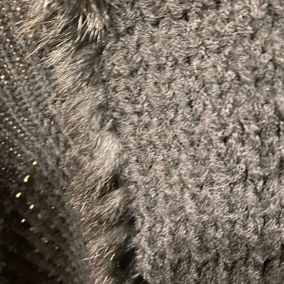 Black fur-trimmed sweater vest for holidays - Picture 5 of 5